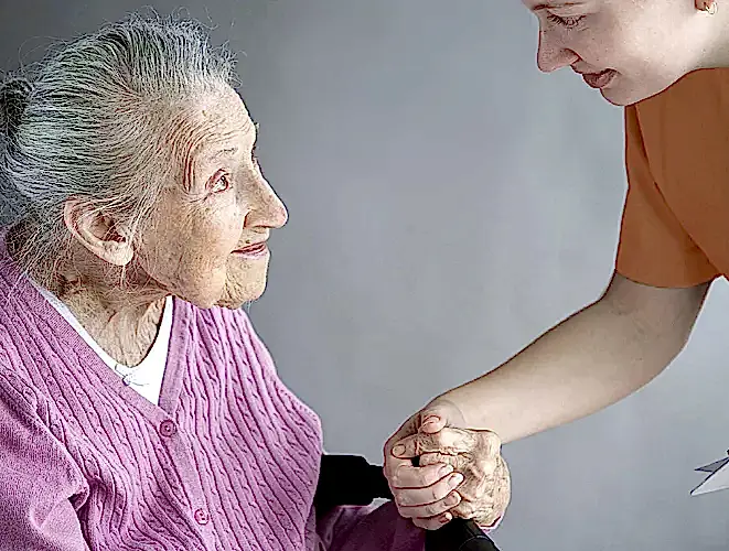 Услуги сиделки для больного деменцией